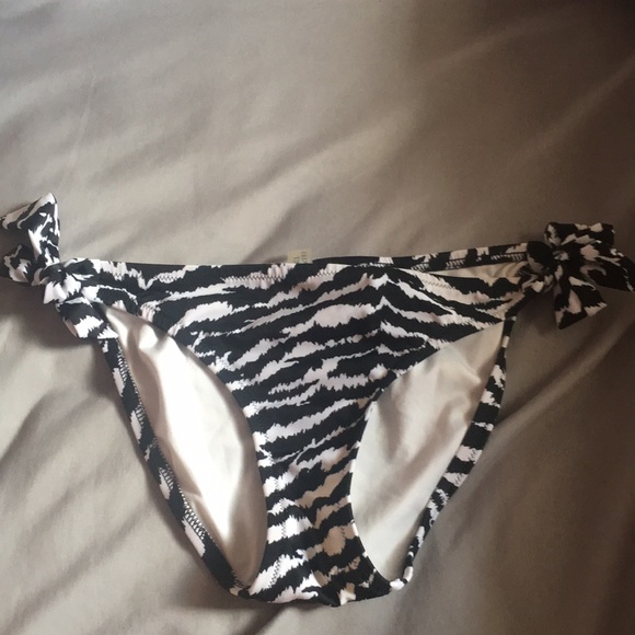 Victoria’s Secret bikini bottoms - Picture 2 of 4